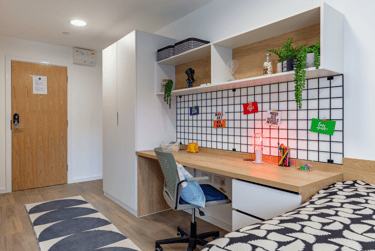 Silver Plus Studio at Ty Nant, 180 High Street, City Centre, Swansea, SA11NE - Image 3